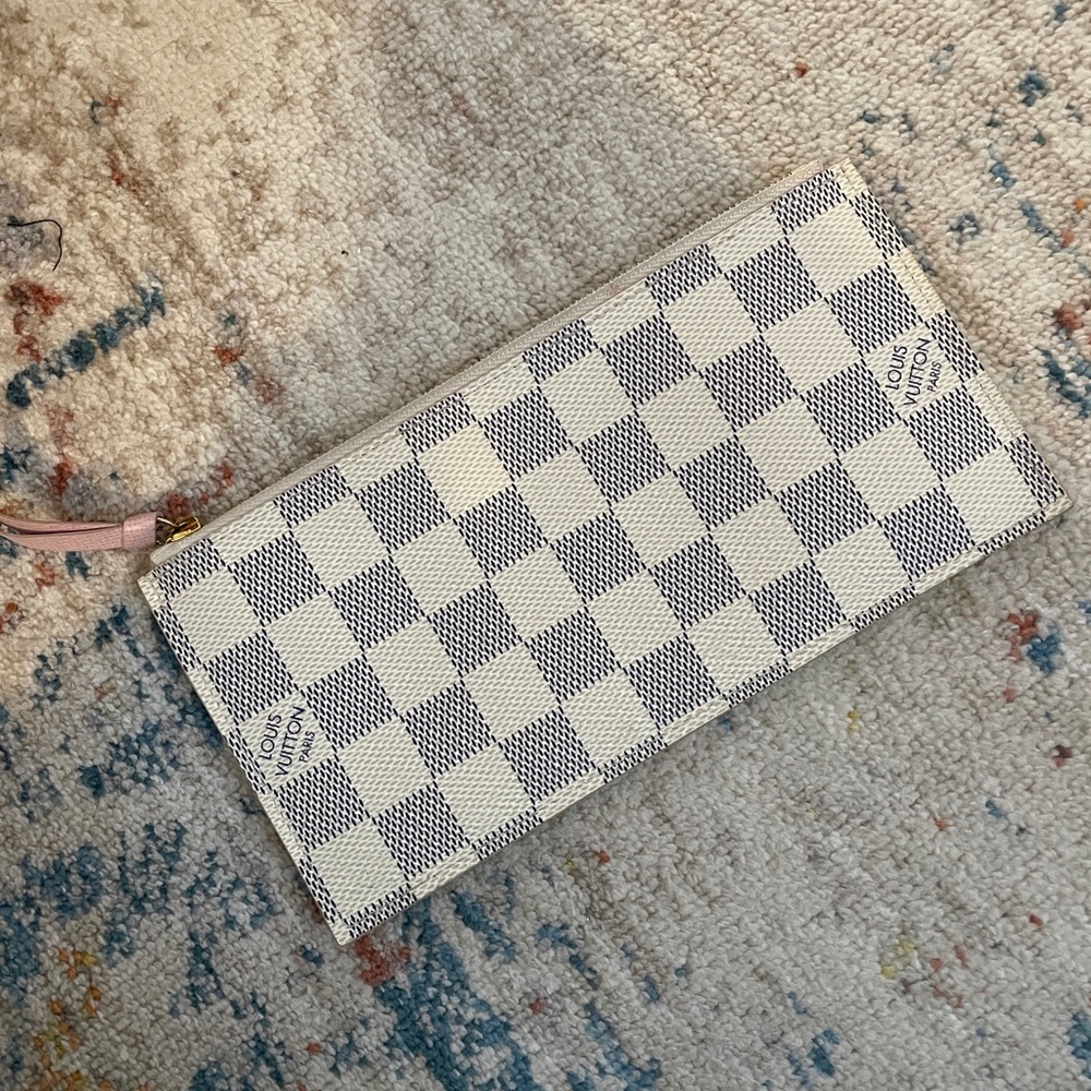 LV Pouch
